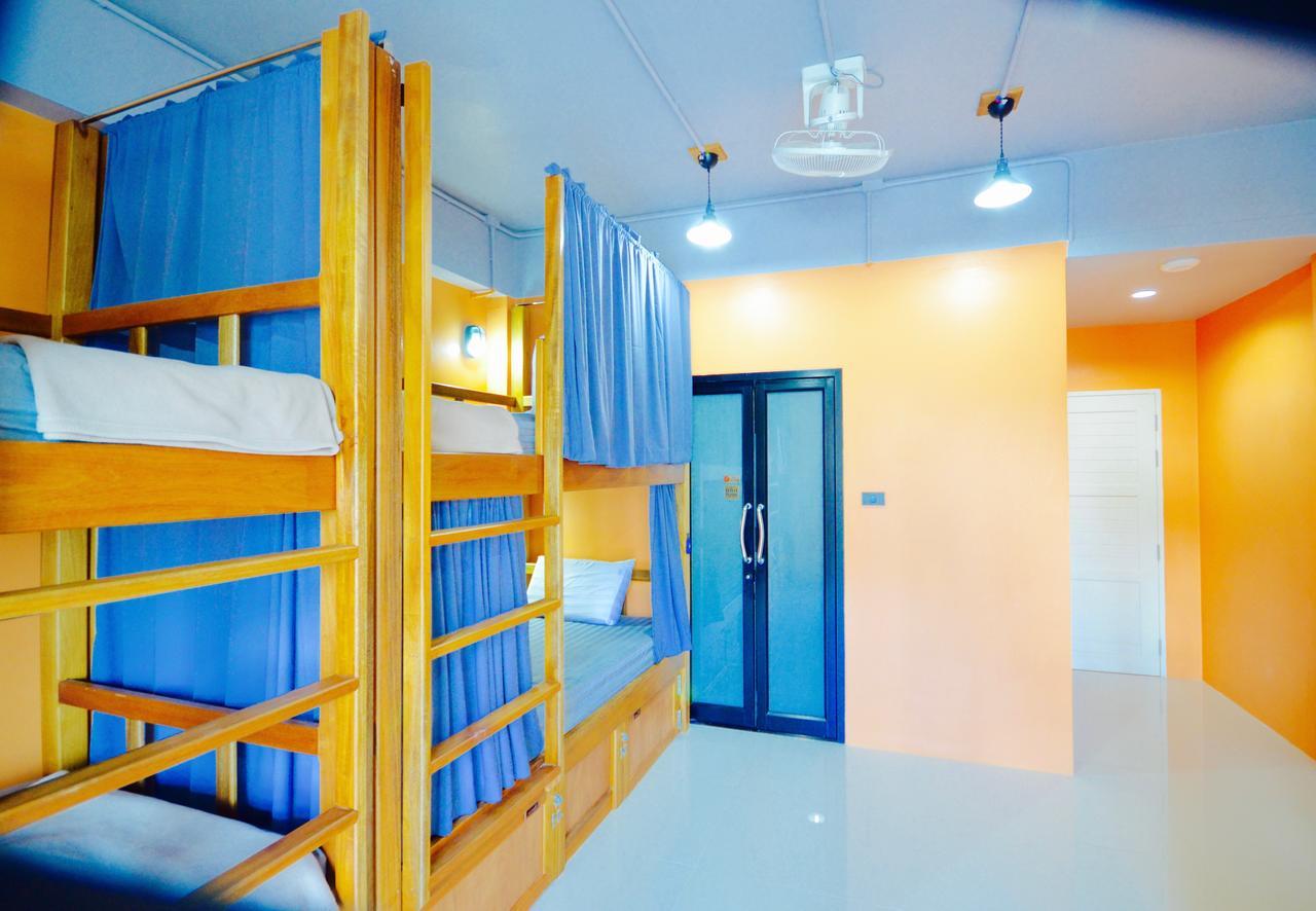 Nomad Hostel *