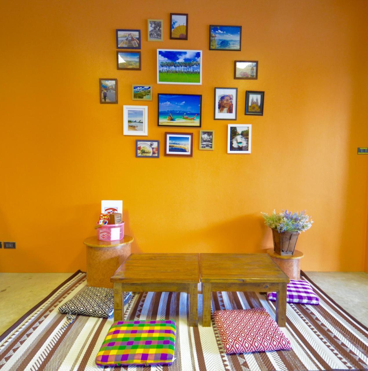 Nomad Hostel *